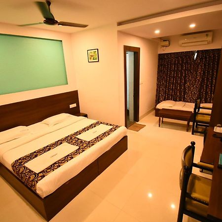 Hotel Campal Панаджи Экстерьер фото