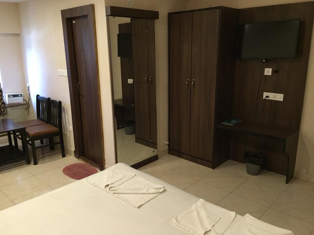 Hotel Campal Панаджи Экстерьер фото