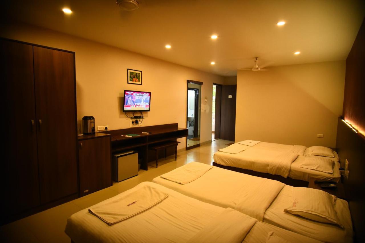 Hotel Campal Панаджи Экстерьер фото