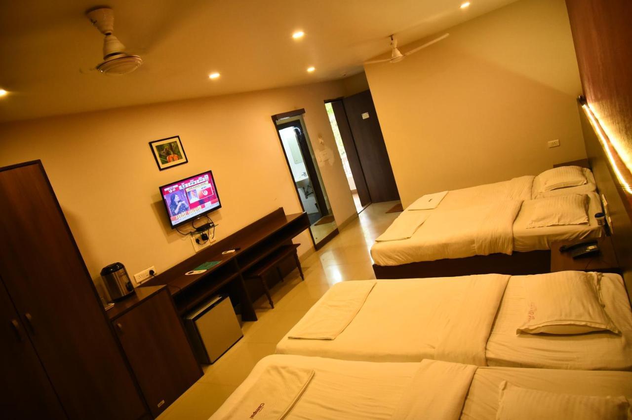 Hotel Campal Панаджи Экстерьер фото